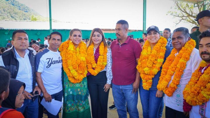 Evelyn Salgado lleva apoyos y reafirma atención a la niñez de Ayahualtempa para su desarrollo en un ambiente de paz y bienestar