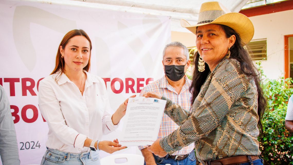 SAGADEGRO credencializa a introductores confiables de ganado bovino de la zona Centro de Guerrero SAGADEGRO credencializa a introductores confiables de ganado bovino de la zona Centro de Guerrero