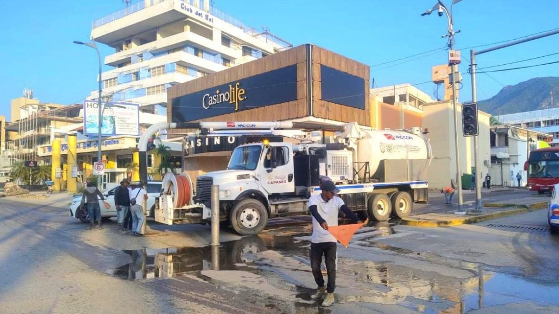 Coadyuva gobierno del estado con desazolve de drenaje en Acapulco, previo a temporada vacacional Coadyuva gobierno del estado con desazolve de drenaje en Acapulco, previo a temporada vacacional