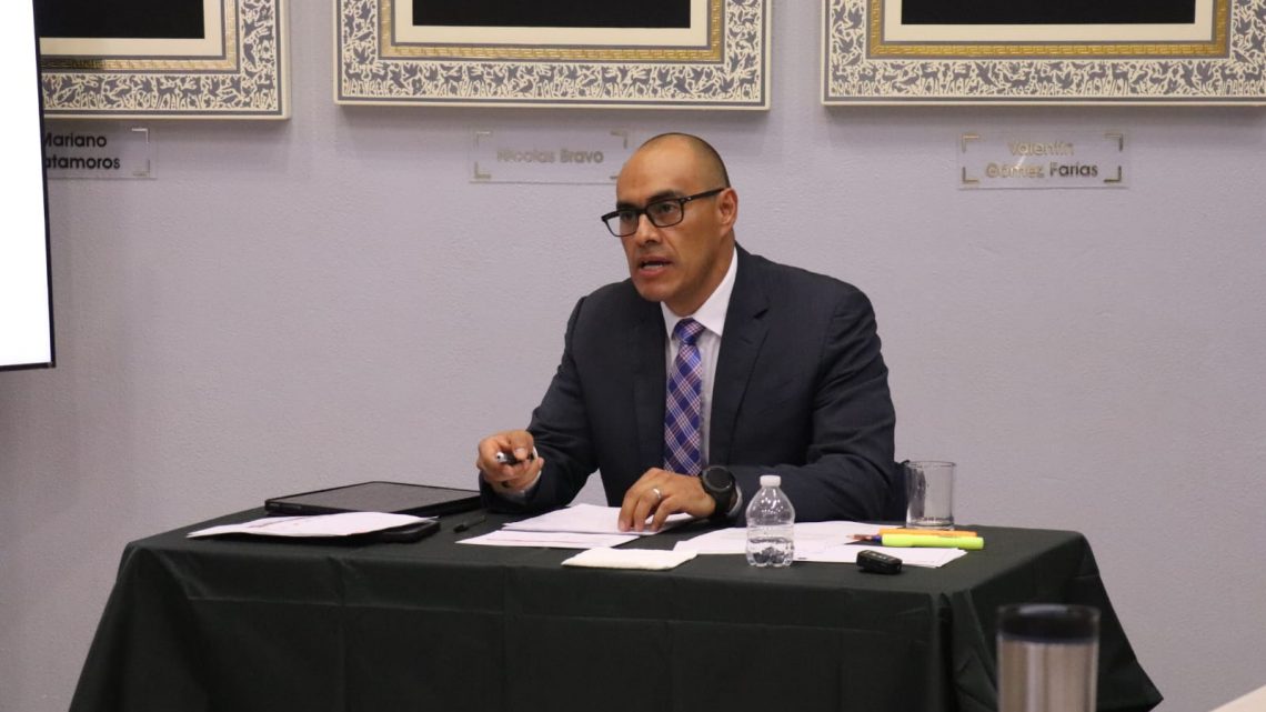 El secretario de Seguridad Pública de Guerrero, Josué Barrón presentó la estrategia integral para fortalecer la seguridad en la entidad, durante su comparecencia ante el Congreso Local El secretario de Seguridad Pública de Guerrero, Josué Barrón presentó la estrategia integral para fortalecer la seguridad en la entidad, durante su comparecencia ante el Congreso Local