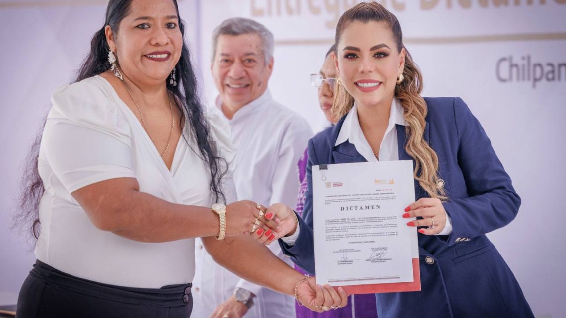 Evelyn Salgado entrega estímulos a 508 trabajadores educativos en Guerrero y firma convocatoria del Programa de Carrera Administrativa 2025 Evelyn Salgado entrega estímulos a 508 trabajadores educativos en Guerrero y firma convocatoria del Programa de Carrera Administrativa 2025