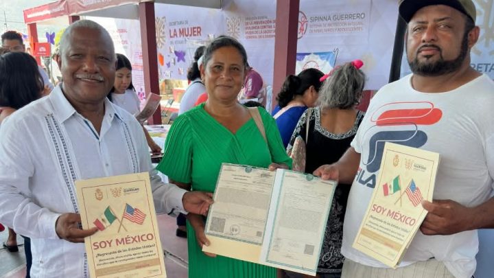 Entregan en Guerrero registros de doble nacionalidad del Programa Soy México