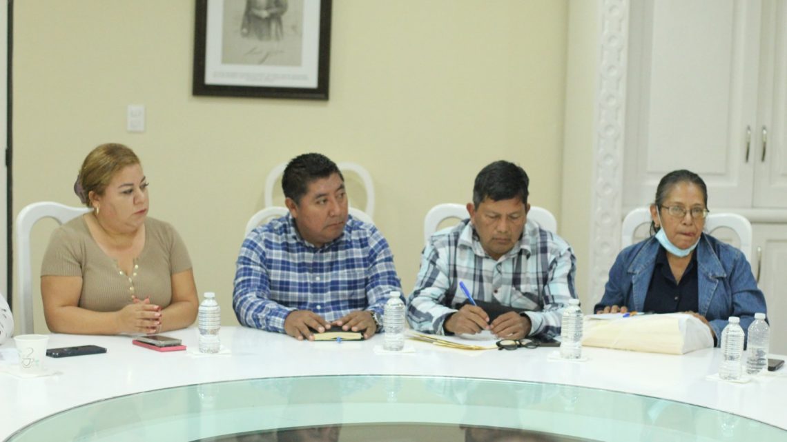 Acuerdan funcionarios estatales acciones inmediatas en favor de la población del municipio de Malinaltepec Acuerdan funcionarios estatales acciones inmediatas en favor de la población del municipio de Malinaltepec