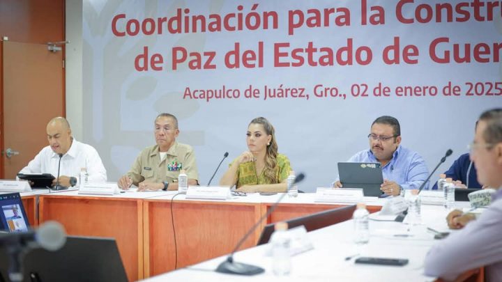 La gobernadora Evelyn Salgado reconoce a fuerzas de seguridad por éxito en la Gala de Pirotecnia