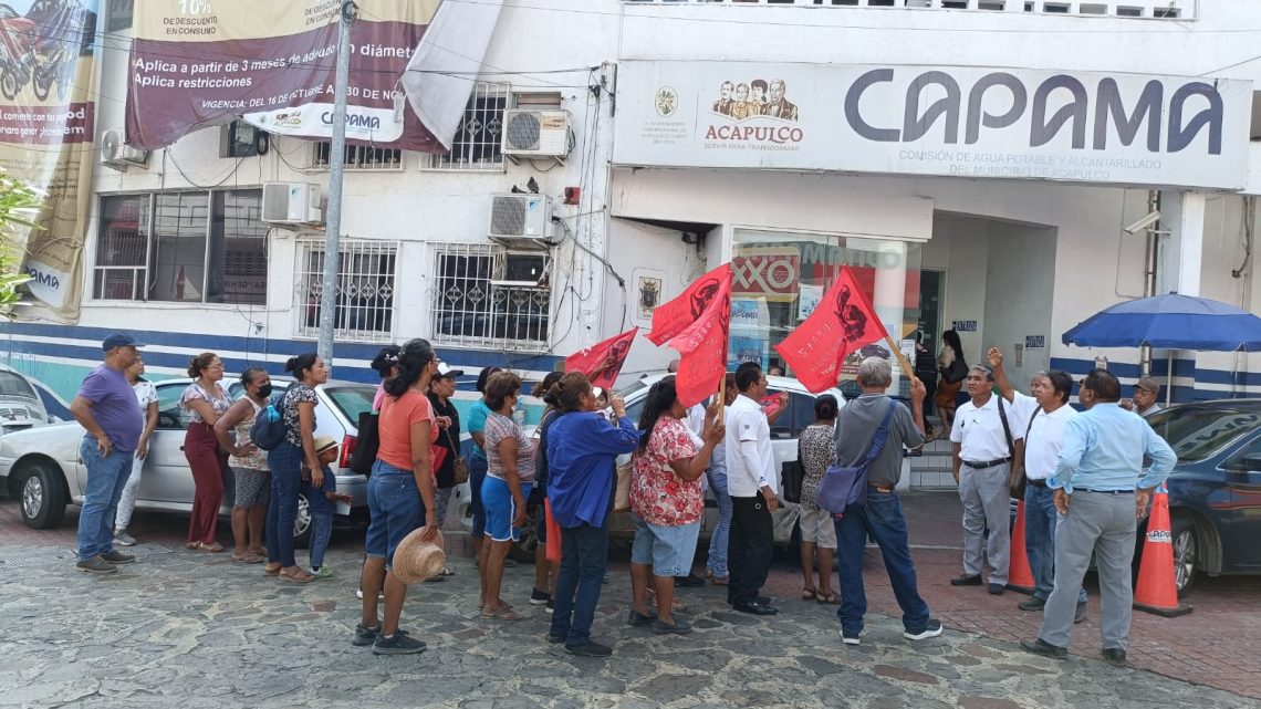 Protestan en CAPAMA por falta de agua y drenajes colapsados Protestan en CAPAMA por falta de agua y drenajes colapsados