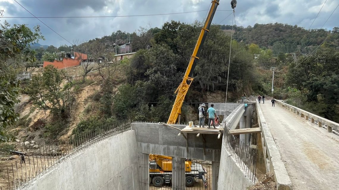 Al 80% construcción del puente vehicular Atlamajalcingo del Monte en la región de la Montaña Al 80% construcción del puente vehicular Atlamajalcingo del Monte en la región de la Montaña