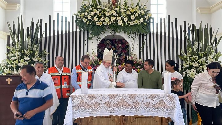 Entrega Minera Media Luna capilla en Puente Sur Balsas, comunidad de Eduardo Neri