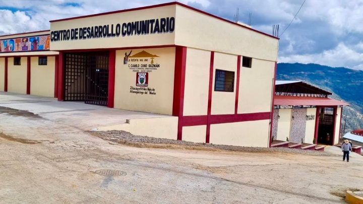 Gobierno del estado entrega más obras sociales en la Montaña