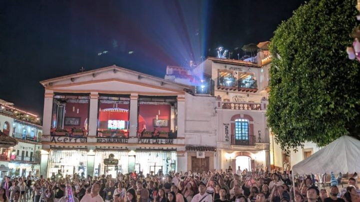 Un gran espectáculo de video mapping se llevó a cabo en #Taxco de Alarcón 👐🏻❤️