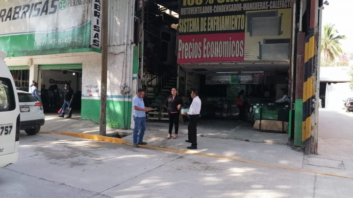 Realizan la Semaren Guerrero y la Propaeg verificación de negocio de parabrisas que arrojaba desechos al Río Huacapa