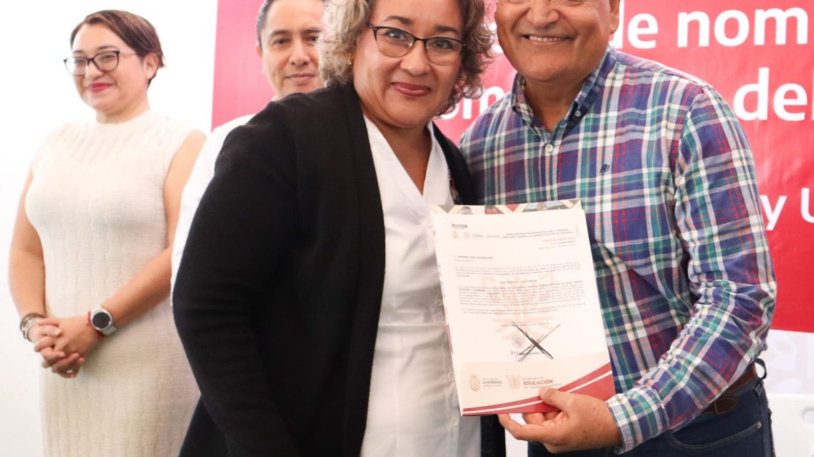 Gobierno del estado entrega de 51 nombramientos de promocióna personal administrativo y docente del nivel superior: SEG Gobierno del estado entrega de 51 nombramientos de promocióna personal administrativo y docente del nivel superior: SEG