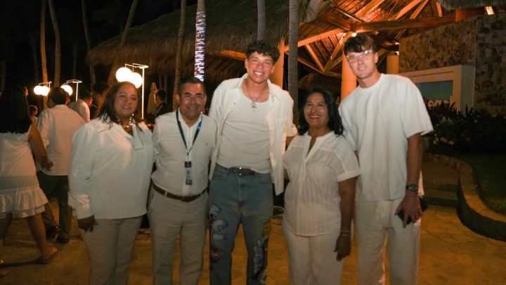 Da Abelina López Rodríguez la bienvenida a estrellas del Abierto Mexicano de Tenis