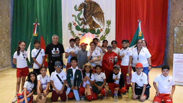 Niñez igualteca disfruta recorridos en el camión La Tamarinda en la Jornada Cultural Plan de Iguala