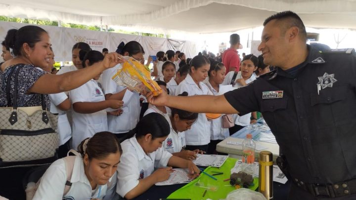 Disfrutaron de la Feria de los Servicios Integrales cientos de pobladores de los municipios de Igualapa y San Luis Acatlán