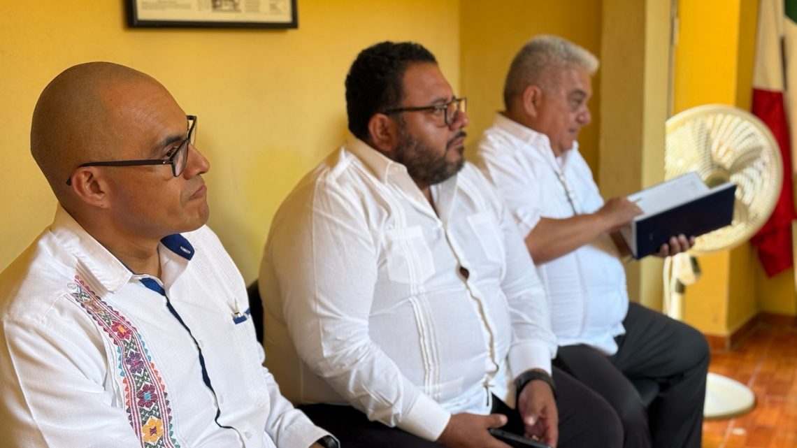 Funcionarios estatales atienden y dialogan con autoridades de la localidad de El Ocotito