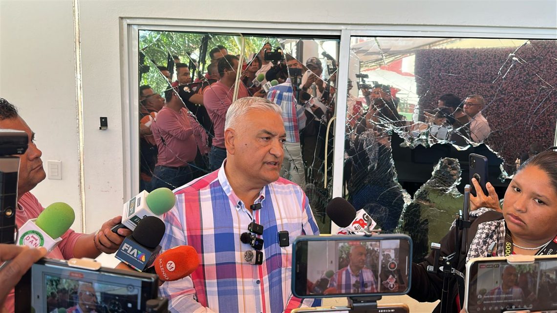 SEG atiende a normalistas de Ayotzinapa; piden adelantar su proceso de asignación de plazas SEG atiende a normalistas de Ayotzinapa; piden adelantar su proceso de asignación de plazas