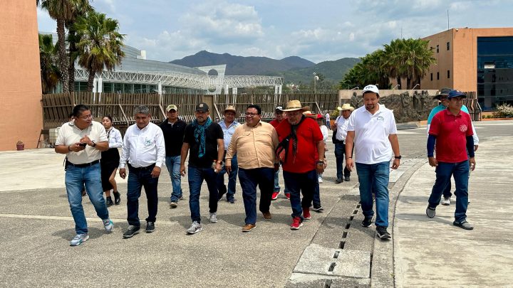 Atiende el gobierno de Guerrero a manifestantes de sindicatos en Chilpancingo
