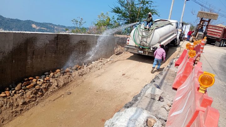 Avanzan los trabajos adicionales a la rehabilitación de la avenida Escénica en Acapulco