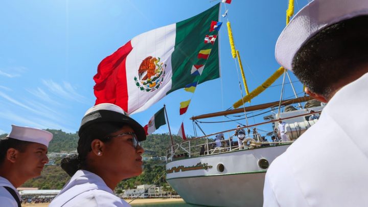 Zarpa nuevamente de Acapulco el Buque Escuela “Cuauhtémoc”