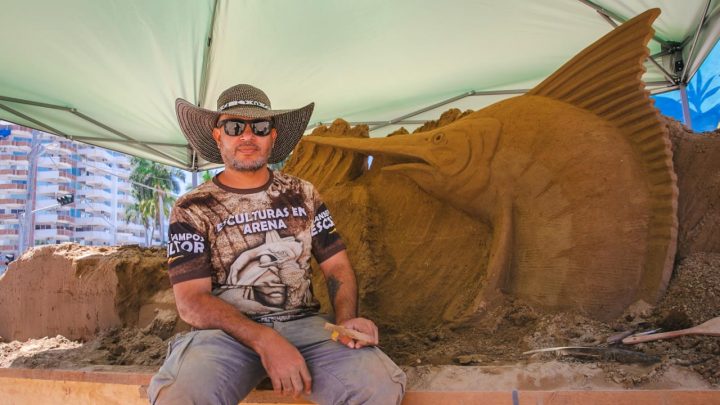Arenando continúa con éxito en Acapulco, residentes y turistas disfrutan de este Festival Internacional de Escultura en Arena