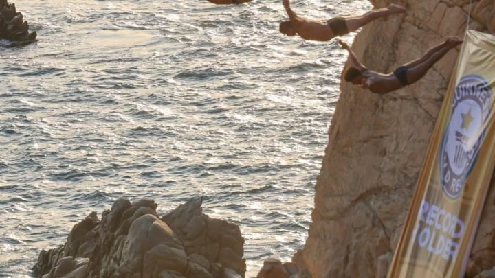 Asiste Evelyn Salgado a la entrega del Récord Guinness a clavadistas de la Quebrada por el salto de cabeza más alto del mundo