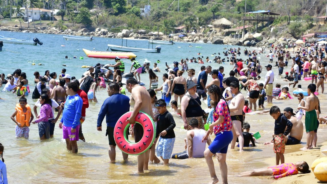 Turistas disfrutan de Acapulco, Ixtapa, Zihua y Taxco en Semana Santa mayor