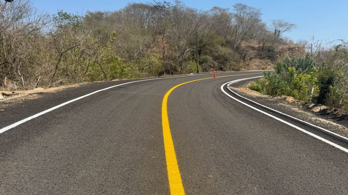 El gobierno de Guerrero continúa mejorando la conectividad carretera en la entidad con el Año de las Obras El gobierno de Guerrero continúa mejorando la conectividad carretera en la entidad con el Año de las Obras