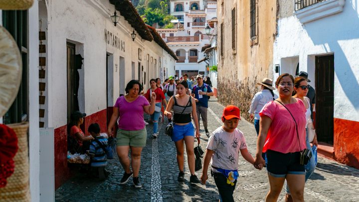 Miles de Turistas continúan confiando en el Hogar del Sol para disfrutar de experiencias únicas.