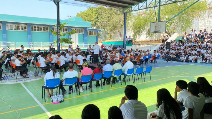 Con un concierto de la OFA celebran su día estudiantes del COBACH en Acapulco