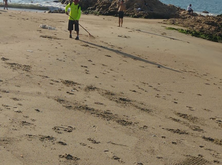 El gobierno del estado continúa con labores de limpieza en playas de Acapulco El gobierno del estado continúa con labores de limpieza en playas de Acapulco