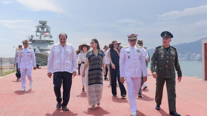 La gobernadora Evelyn Salgado y la presidenta Claudia Sheinbaum conmemoran el Día de la Marina Nacional en Acapulco