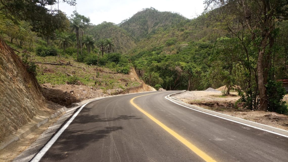 En el Año de las Obras el gobierno de Guerrero continúa mejorando la red carretera En el Año de las Obras el gobierno de Guerrero continúa mejorando la red carretera