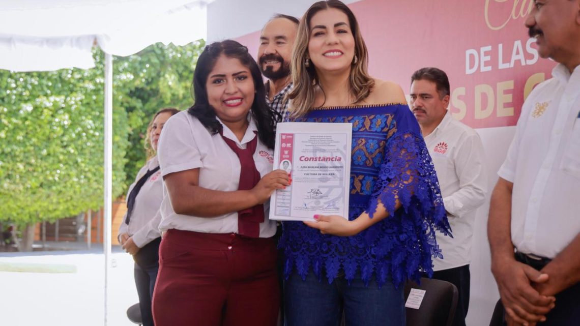 Encabeza Liz Salgado Pineda ceremonia de clausura de Centros de Capacitación (CECAPS) Encabeza Liz Salgado Pineda ceremonia de clausura de Centros de Capacitación (CECAPS)