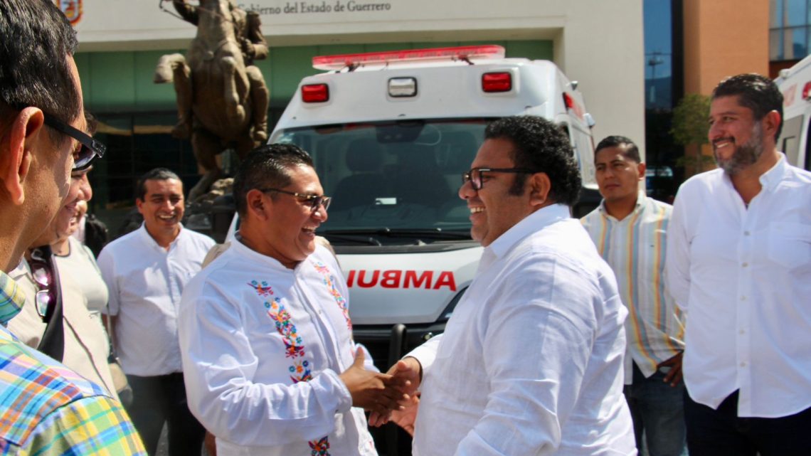 Entrega gobierno del estado ambulancias para fortalecer la atención médica en municipios de la Montaña y Centro de Guerrero Entrega gobierno del estado ambulancias para fortalecer la atención médica en municipios de la Montaña y Centro de Guerrero