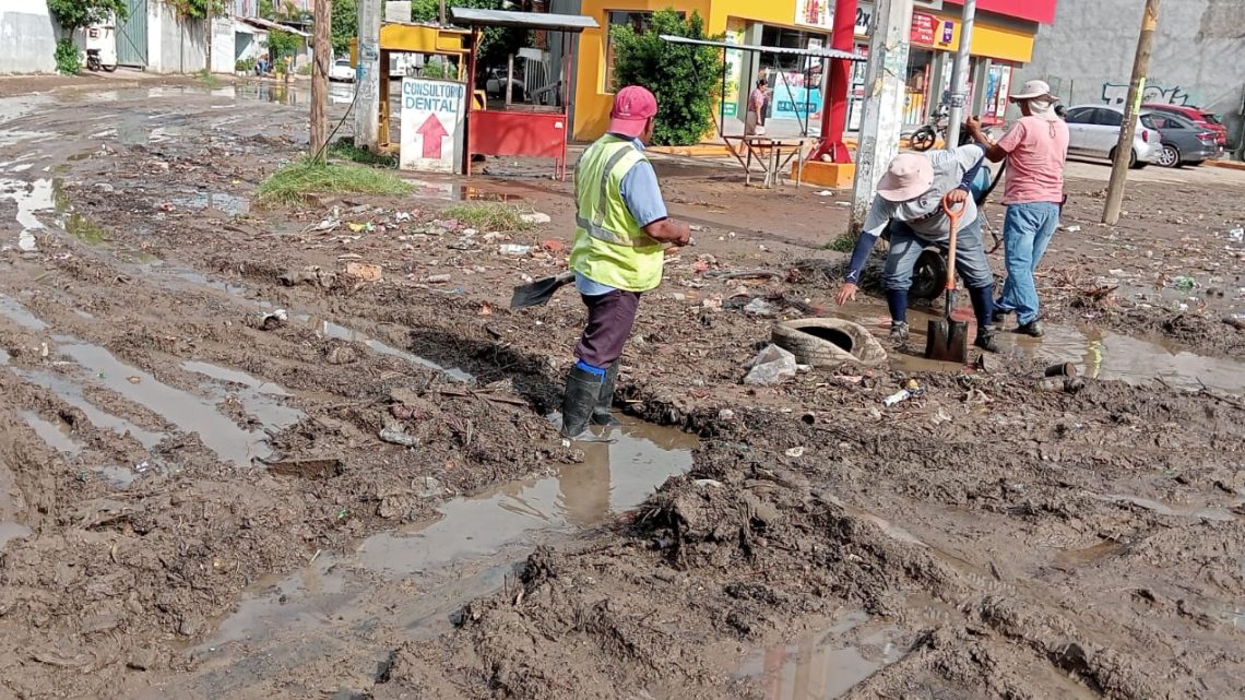 Recolecta Gobierno de Acapulco más de 25 toneladas de lodo y basura generadas por lluvias