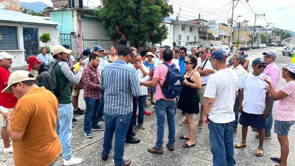 Atienden autoridades de CAPAMA manifestación en avenida Ejido