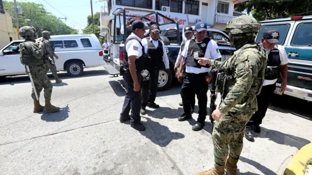 Detienen militares a 4 policías de Acapulco con armas largas sin licencia