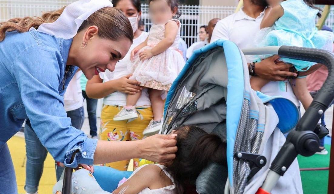 Evelyn y Liz Salgado comparten alegría con niñas y niños de la Casa Hogar del DIF Guerrero