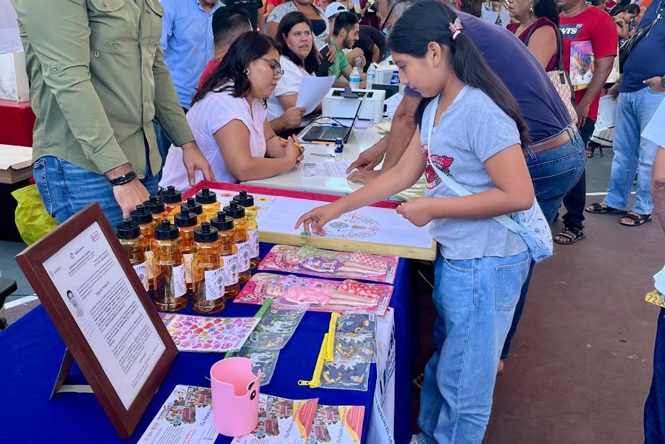 Se beneficia la población de Tierra Colorada con la Feria de Servicios Integrales del Gobierno de Guerrero