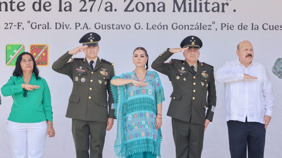La gobernadora Evelyn Salgado asiste a la toma de posesión del nuevo comandante de la 27 Zona Militar