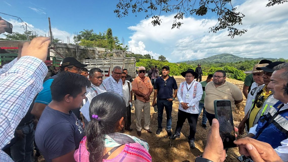 Gobierno de Guerrero y federación atienden demandas de pobladores de Costa Chica, durante la gira presidencial