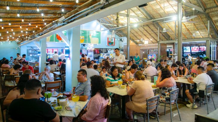 ¡Miles de turistas disfrutan del Verano, fiesta y diversión en el Hogar del Sol!