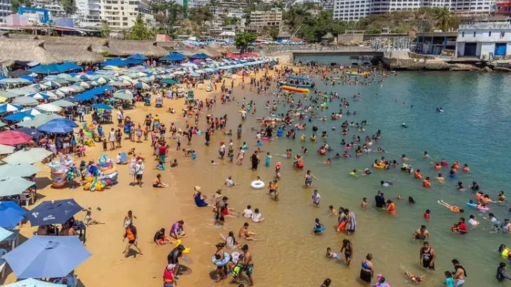 Acapulco amanece con playas llenas y saldo blanco tras los festejos de Año Nuevo