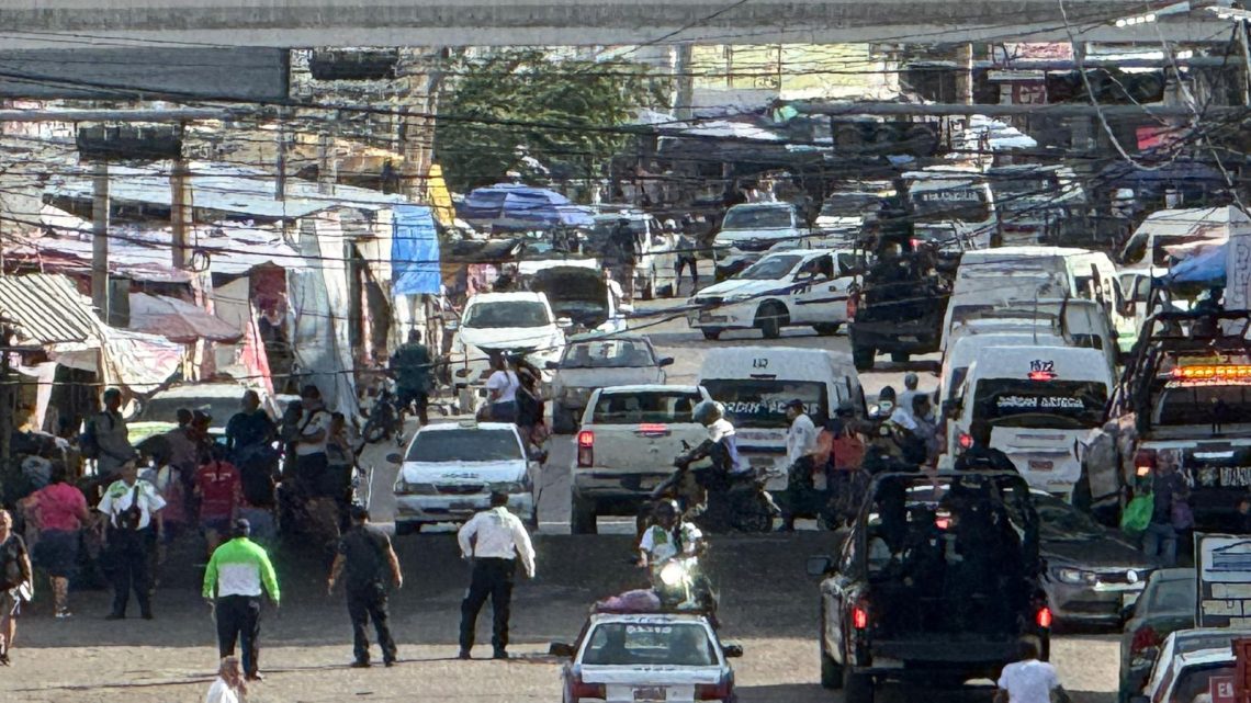 DETIENEN A DOS SUJETOS ARMADOS EN OPERATIVO SOBRE AVENIDA CUAUHTÉMOC