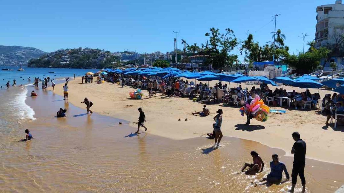 Baja afluencia de turistas en Acapulco, reportan prestadores de servicios
